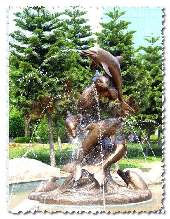 喷水鱼雕塑